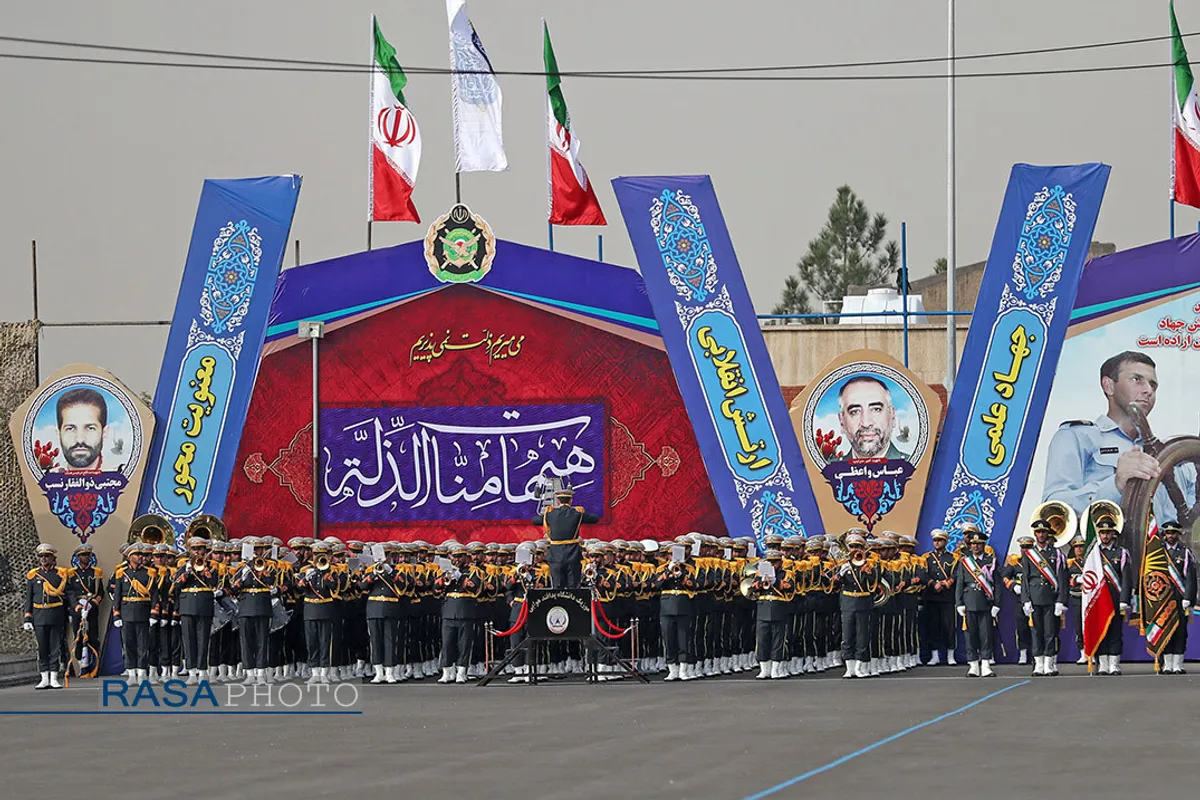 مراسم دانش&zwnj;آموختگی دانشجویان دانشگاههای افسری ارتش در دانشگاه خاتم&zwnj;الانبیاء(ص) با حضور رهبر انقلاب