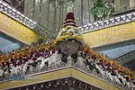 گل&zwnj;آرایی ضریج مطهر حضرت امام رضا (علیه&zwnj;السلام) در شب نیمه شعبان
