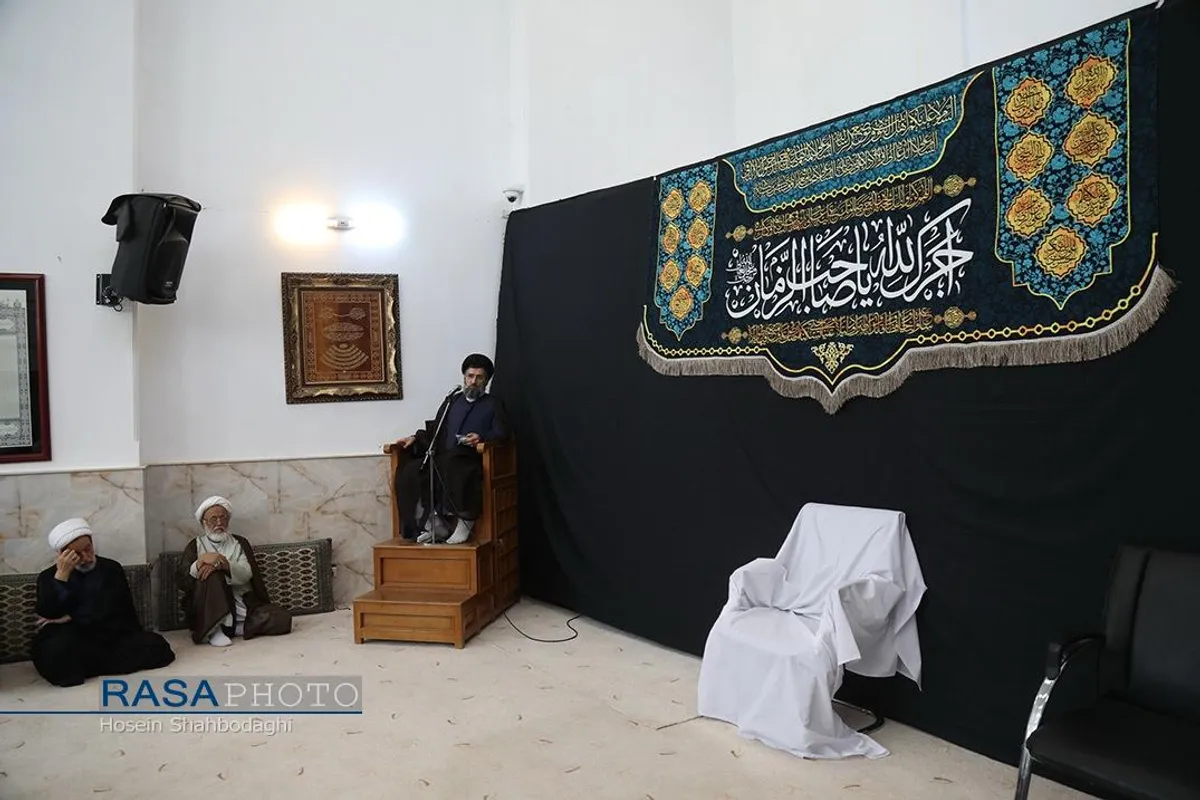 عزاداری روز وفات کریمه اهلبیت (سلام&zwnj;الله&zwnj;علیها) در دفتر حضرت آیت الله نوری همدانی