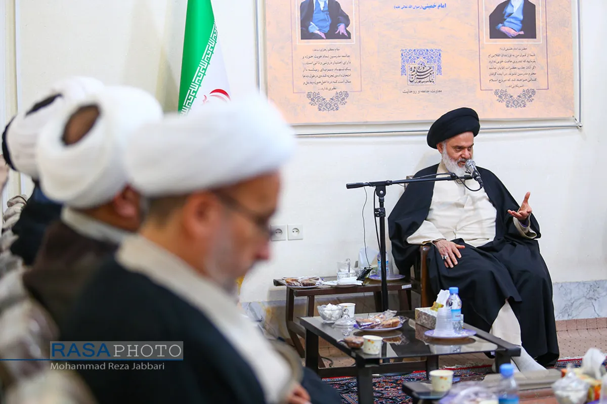 دیدار معاون فرهنگی اوقاف با آیت الله حسینی بوشهری&lrm;&lrm;