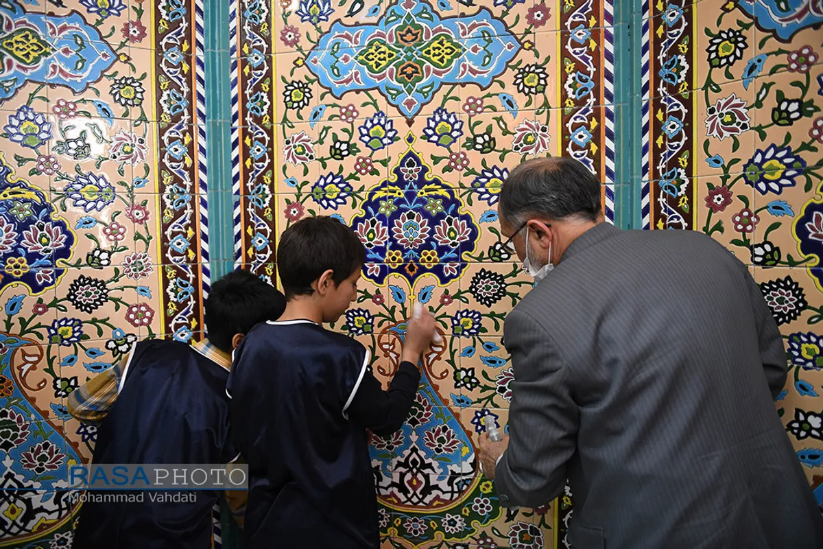 آئین تکریم و غبارروبی مسجد با حضور حجت الاسلام قمی