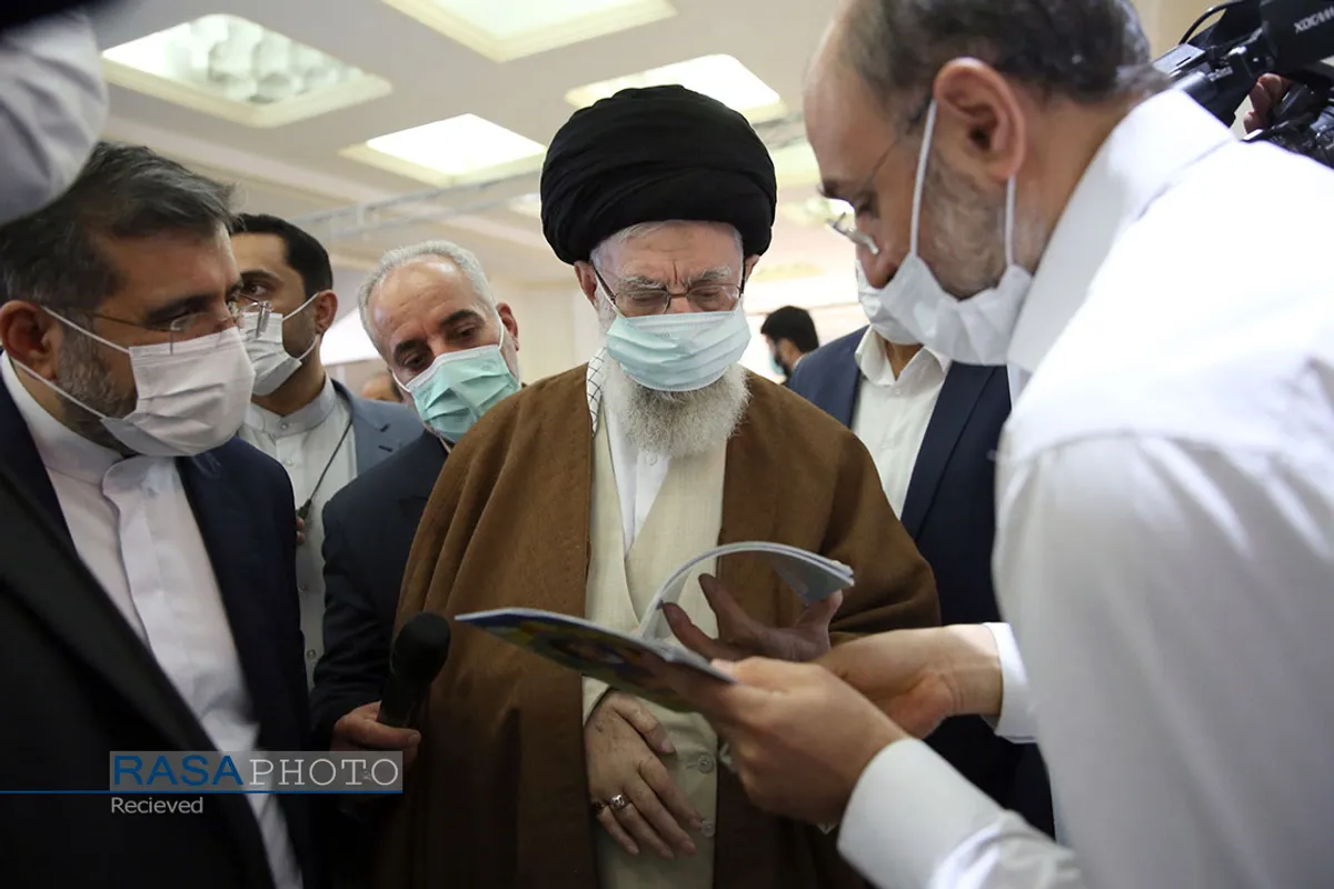 بازدید مقام معظم رهبری از سی و&zwnj;&zwnj; چهارمین نمایشگاه بین&zwnj;المللی کتاب تهران