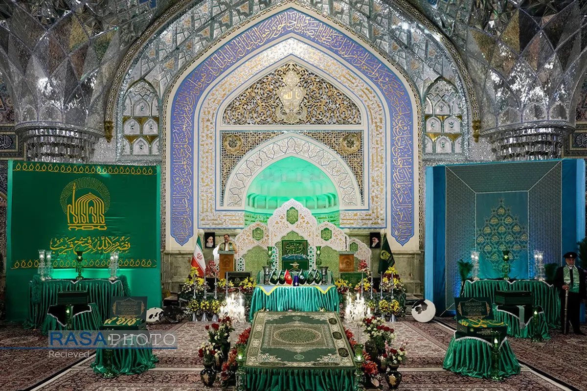 آیین تعویض پرچم گنبد منور رضوی در روز میلاد امام رضا(علیه&zwnj;السلام)