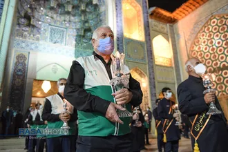 آیین لاله گردانی شب شام غریبان شهادت امام رضا(ع) در شیراز&lrm;
