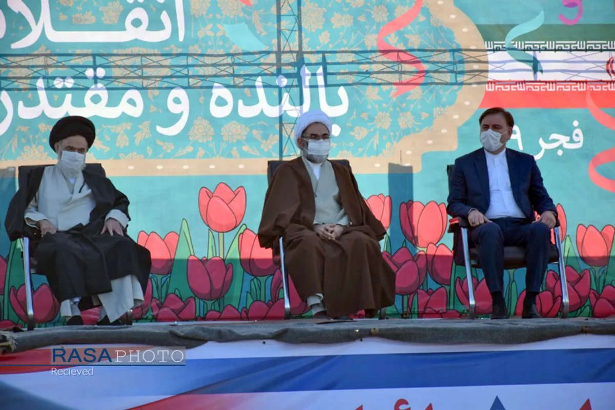 مراسم یوم الله ۲۲ بهمن با سخنرانی آیت الله حسینی بوشهری در رشت