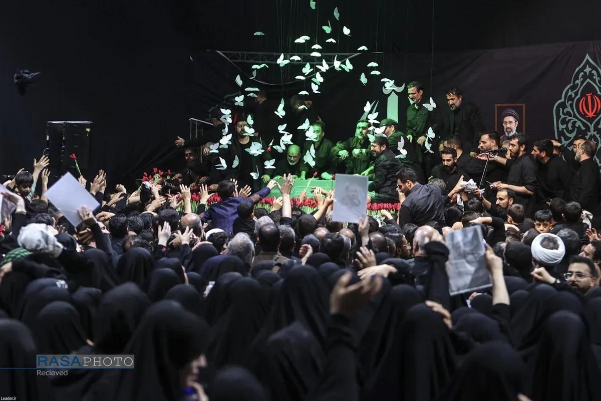 مراسم وداع با پیکر امام شهید انقلاب اسلامی در جوار حسینیه امام خمینی (ره)