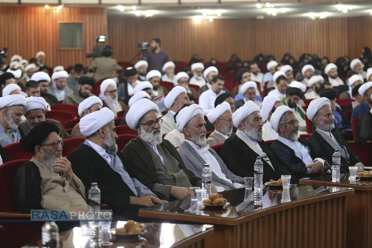 اولین اجلاسیه سراسری ایمان و&zwnj;امید امام خمینی (ره) در اندیشه امام خامنه&zwnj;ای