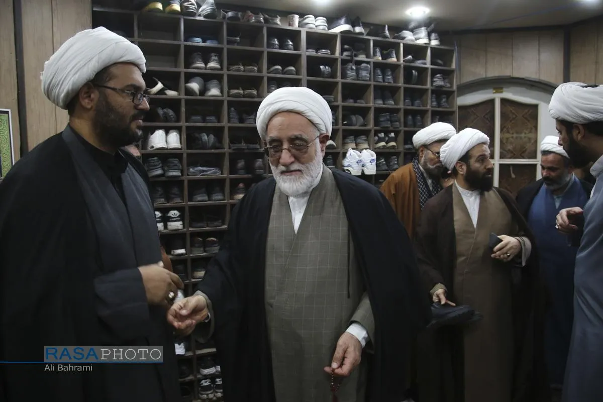 وداع با پیکر طلبه شهید در مدرسه علمیه امام حسین (ع) قم