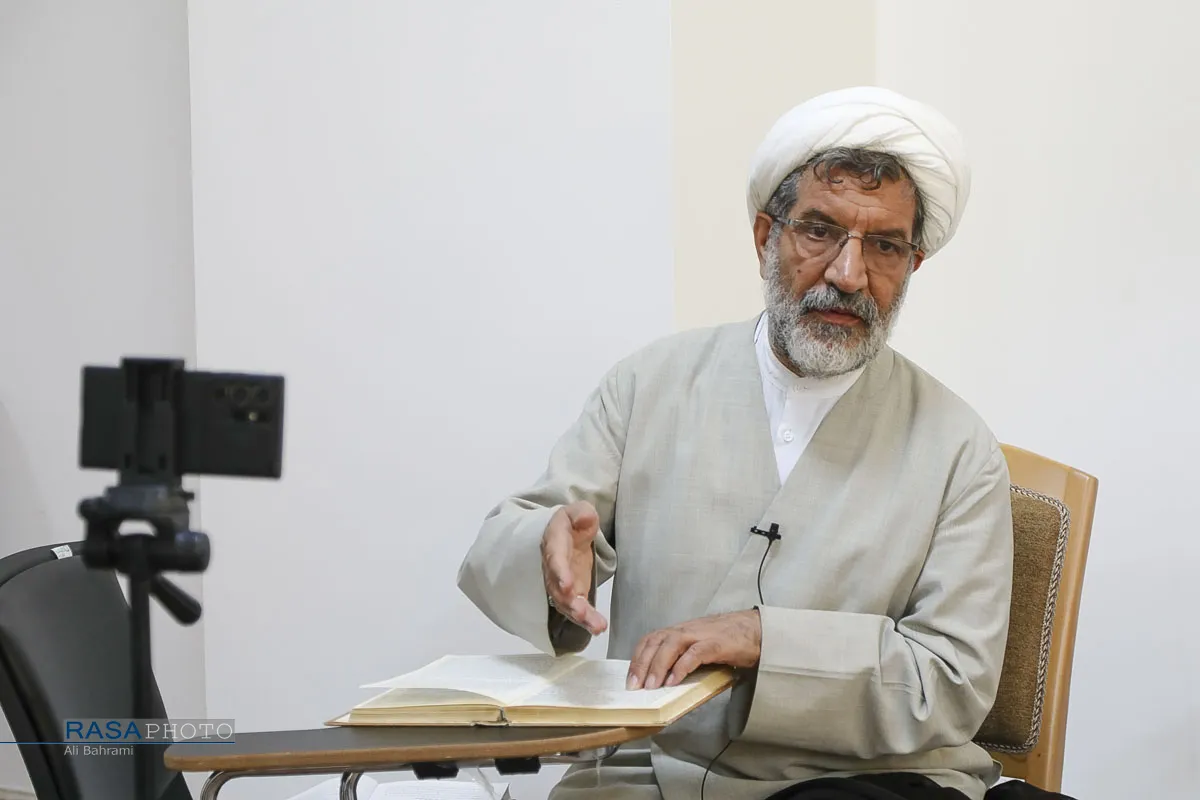جلسه درس اصول کافی با تدریس حجت الاسلام والمسلمین حمید پارسانیا 