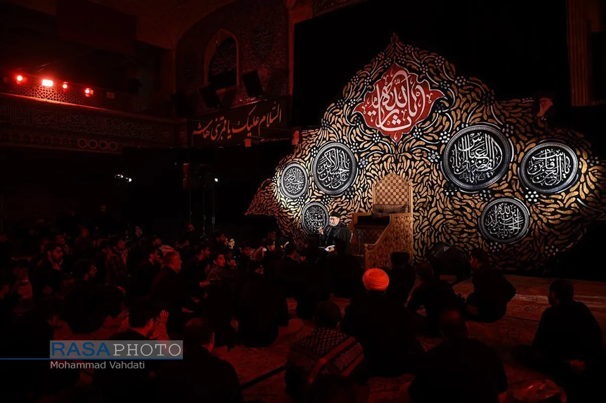 عزاداری دهه اول محرم در هیئت ثارالله(ع) قم با سخنرانی آیت الله مهدی میرباقری