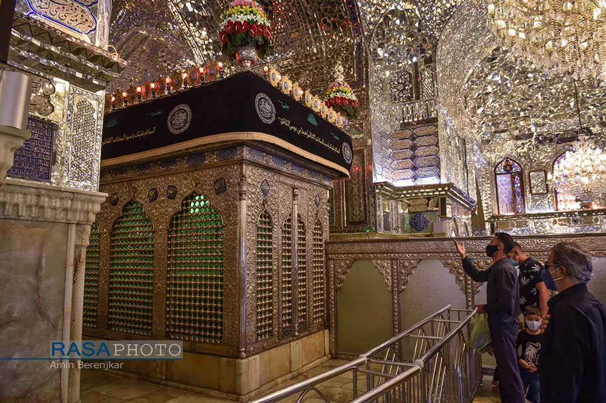 عزاداری و نماز جماعت ظهر عاشورا در حرم حضرت احمدبن موسی الکاظم (ع)