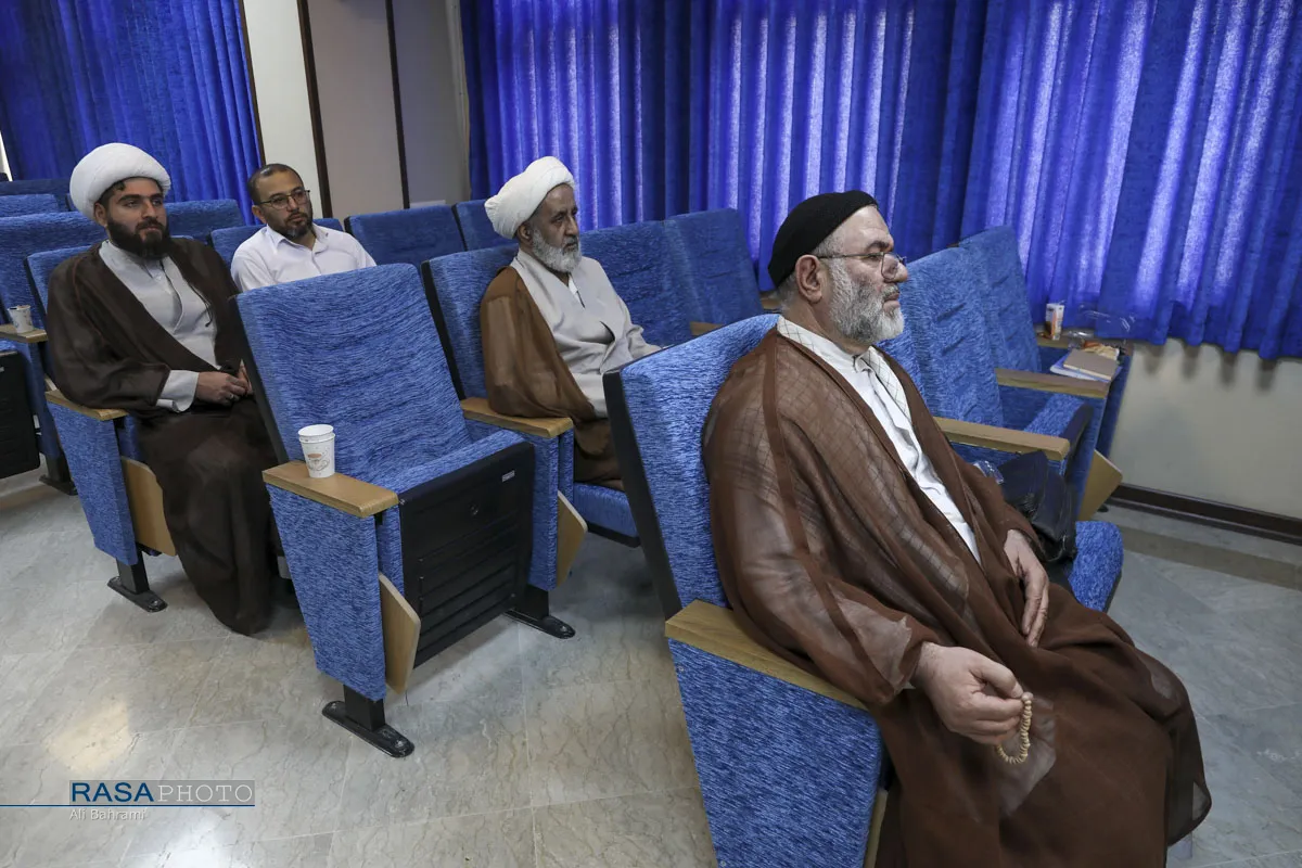 مراسم رونمایی از کتاب &laquo;امر به معروف و نهی از منکر&raquo; آیت&zwnj;الله حائری شیرازی
