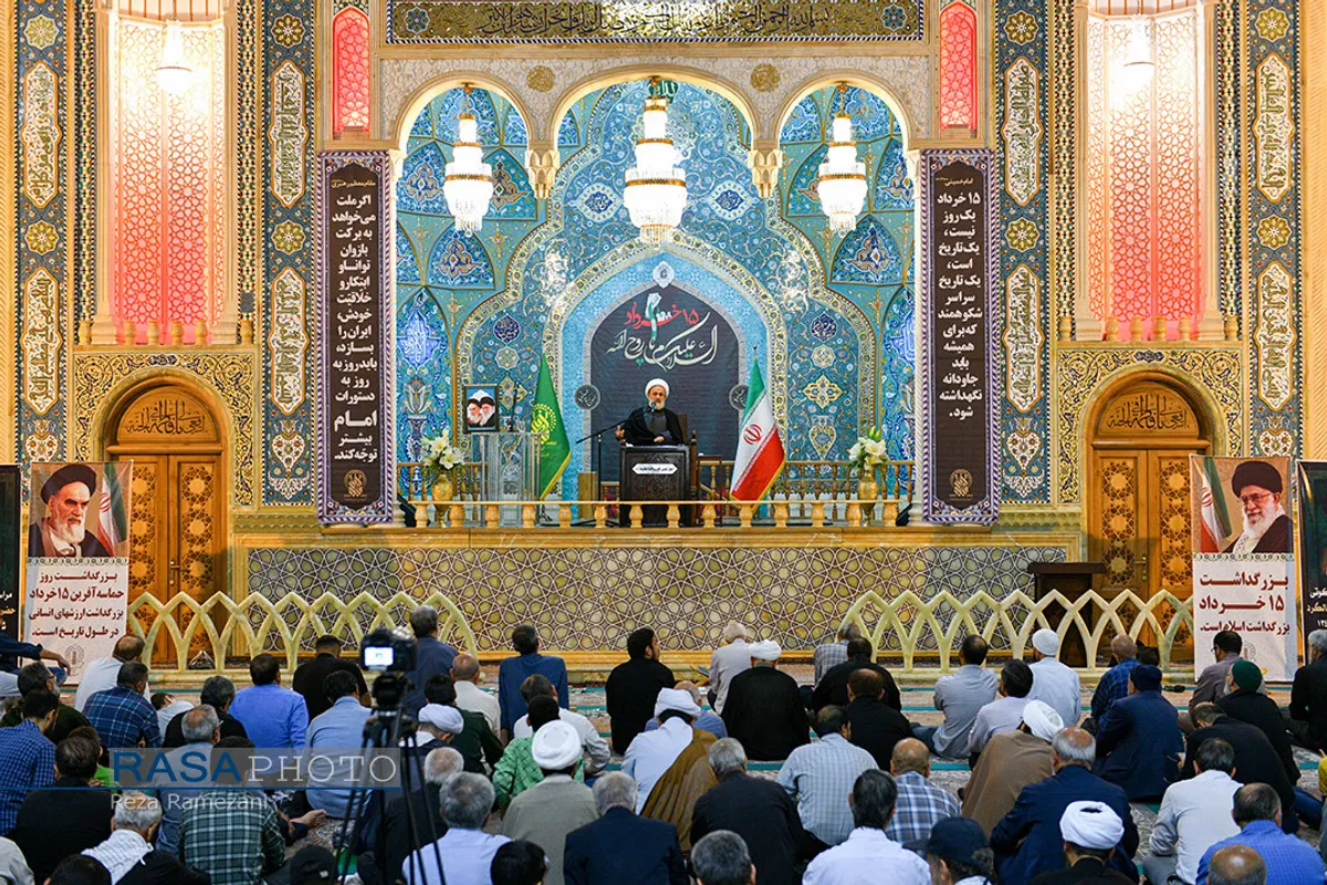 راهپیمایی مردم قم در سالروز قیام ۱۵ خرداد