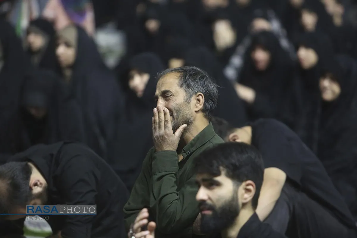 اجتماع هیئات مذهبی قم با شعار &laquo;مسلم دیگر تنها نخواهد ماند&raquo; در حرم مطهر
