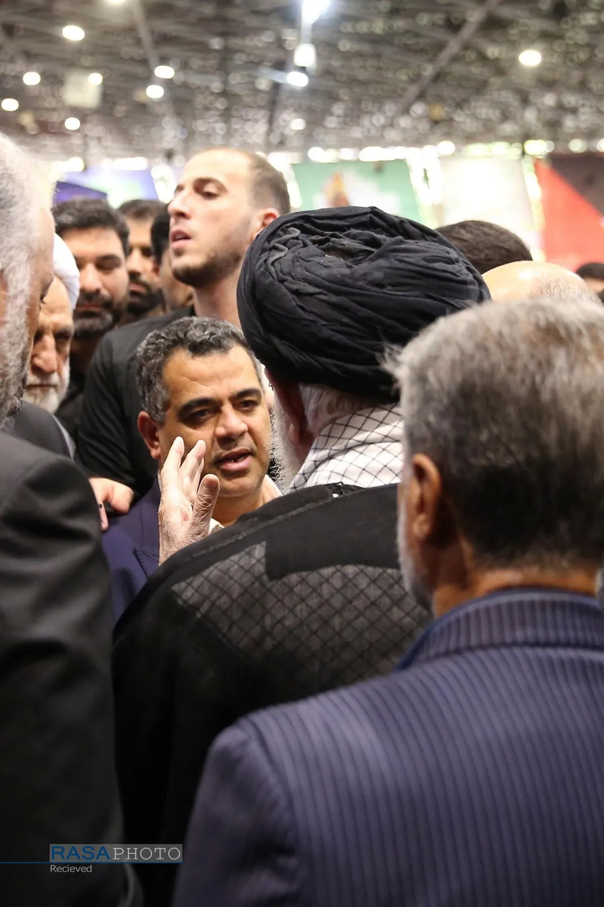 اقامه نماز توسط رهبر معظم انقلاب بر پیکر شهید اسماعیل هنیه