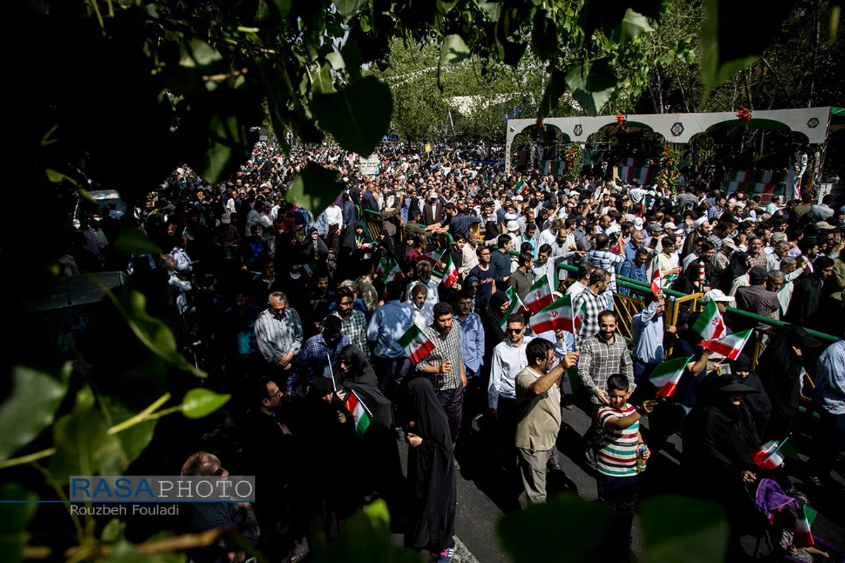 مراسم تشییع پیکر مطهر ۱۵۰ شهید دفاع مقدس در تهران&lrm;