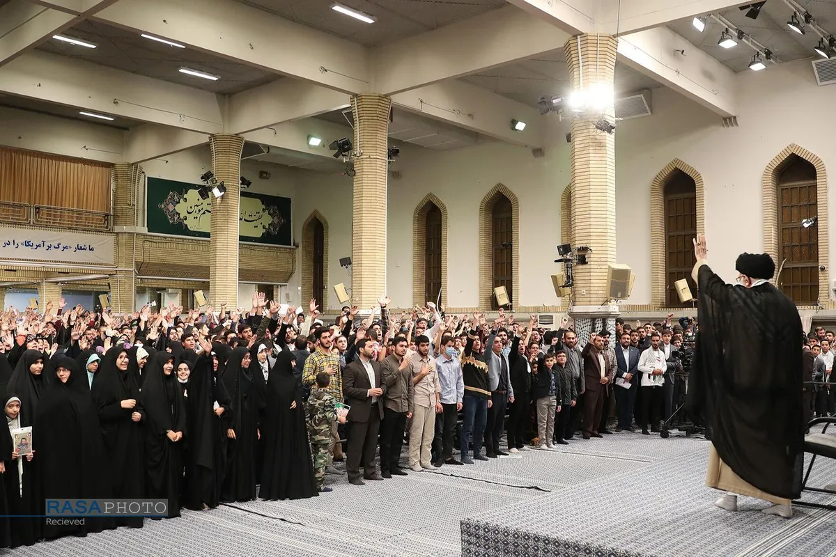 دیدار دانش&zwnj;آموزان و دانشجویان با مقام معظم رهبری