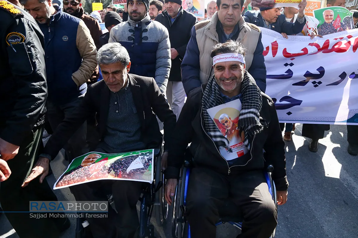 حضور سردار شهید حاج قاسم سلیمانی در راهپیمایی ۲۲ بهمن ۱۳۹۸