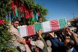 تشییع پیکر شهید &laquo;محمد علیپور اصطهباناتی&raquo; پس از ۳۸ سال در شیراز