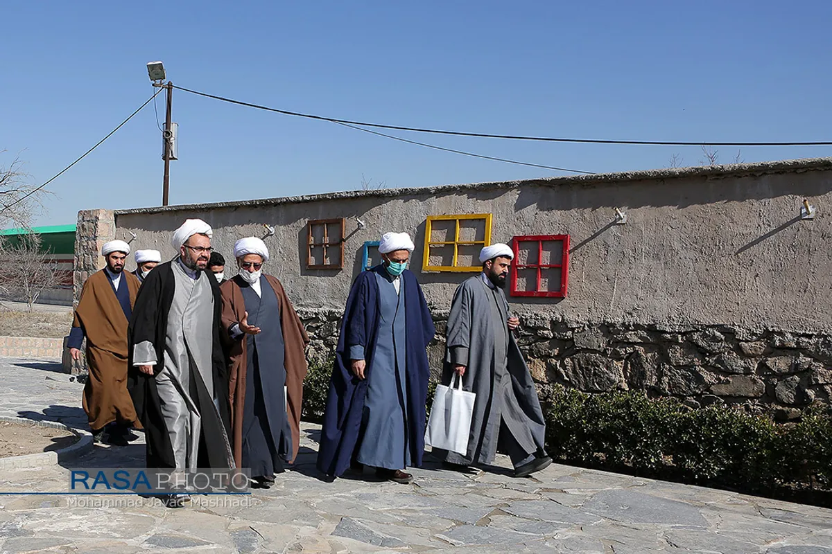 نشست هم اندیشی برگزار کنندگان جشن&zwnj;های زیر سایه خورشید با مدیران مدارس علمیه مشهد&lrm;&lrm;