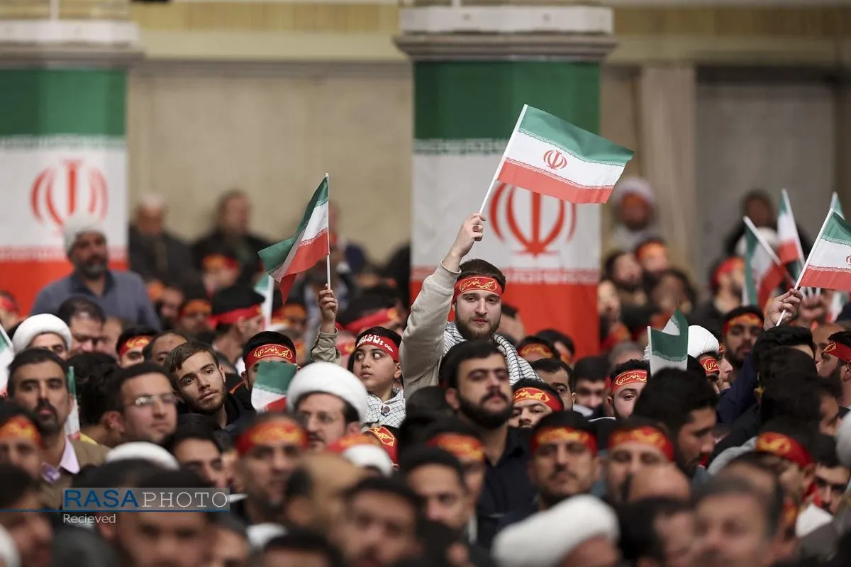 دیدار هزاران نفر از مردم قم با رهبر معظم انقلاب