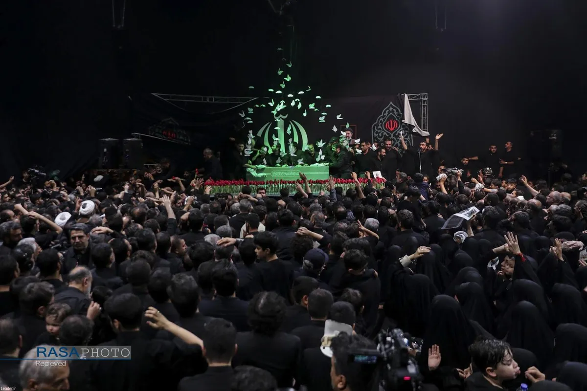 مراسم وداع با پیکر امام شهید انقلاب اسلامی در جوار حسینیه امام خمینی (ره)