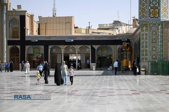 سیاه پوش ضریح و صحن&zwnj;های حرم کریمه اهلبیت (ع) در آستانه محرم