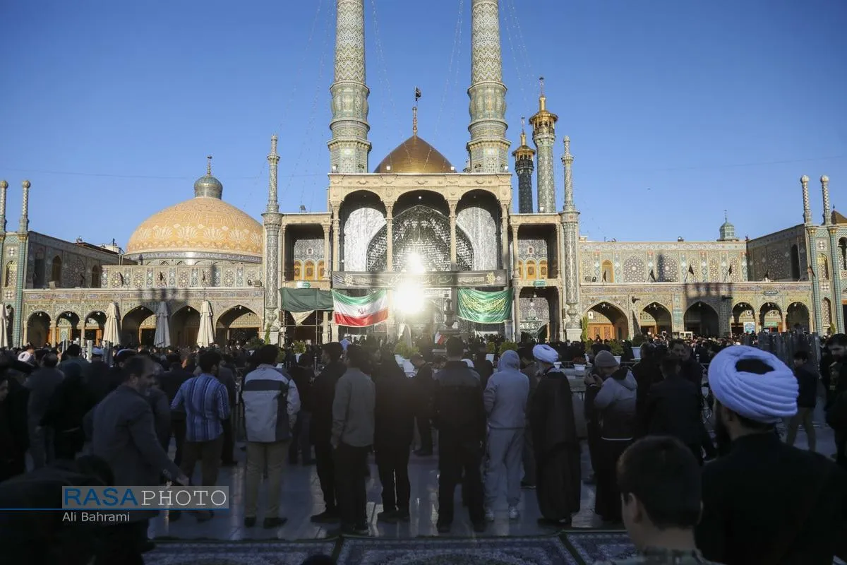 تجمع مردم قم در پی اعلام خبر شهادت رهبر معظم انقلاب