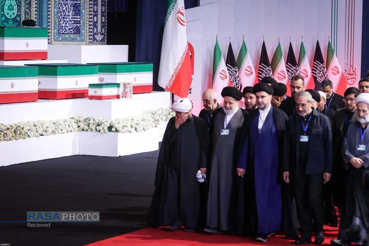 مراسم ادای احترام به پیکر مطهر رهبر شهید انقلاب اسلامی