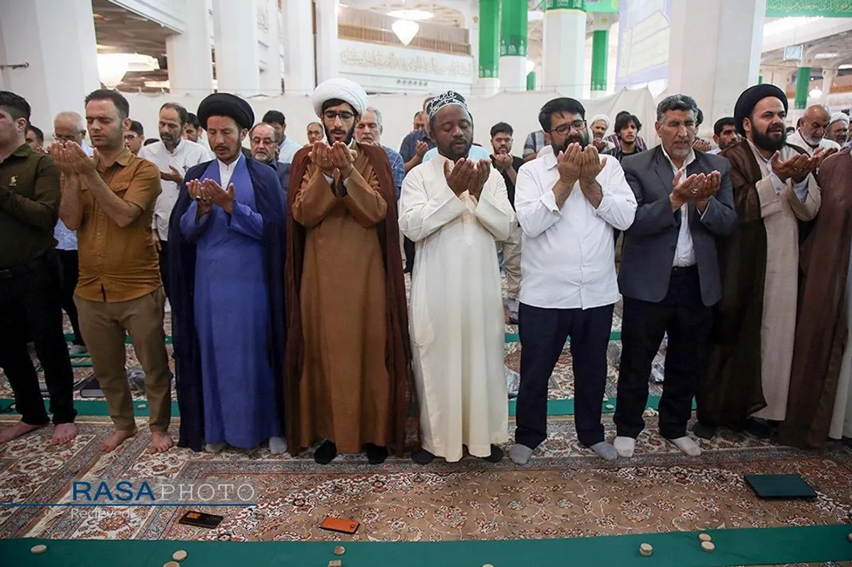 اقامه نماز عید سعید قربان در حرم کریمه اهلبیت (ع)