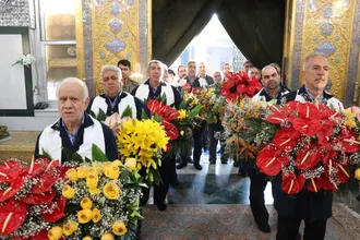 به مناسبت فرارسیدن میلاد باسعادت حضرت زینب سلام الله علیها، حرم آن حضرت با بیش از سی هزار گل اهدایی از سوی بانیان ایرانی، گل&lrm;آرایی شد.