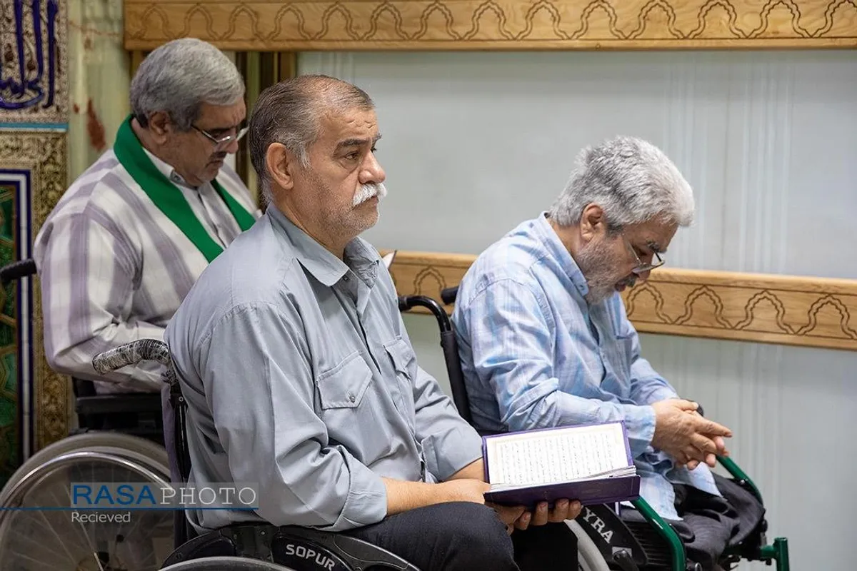 غبارروبی ضریح مطهر رضوی در آستانه دهه &laquo;ولایت و امامت&raquo;