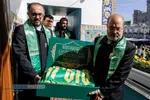 آیین تعویض پرچم گنبد منور رضوی در روز میلاد امام رضا(علیه&zwnj;السلام)