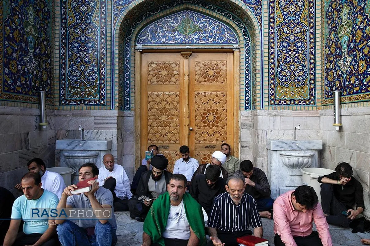 قرائت دعای پرفیض عرفه در حرم مطهر رضوی