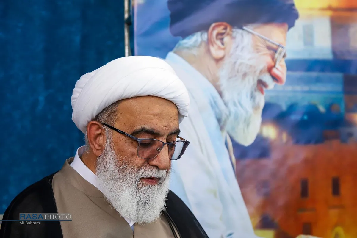 عمامه&zwnj;گذاری تعدادی از طلاب حوزه&zwnj;های علمیه در روز میلاد حضرت امام حسن عسکری (علیه&zwnj;السلام) توسط آیت الله شب&zwnj;زنده&zwnj;دار