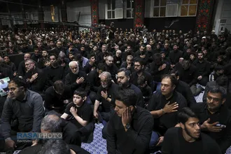 مراسم عزاداری شب تاسوعا در جوار محل شهادت رهبر شهید انقلاب اسلامی