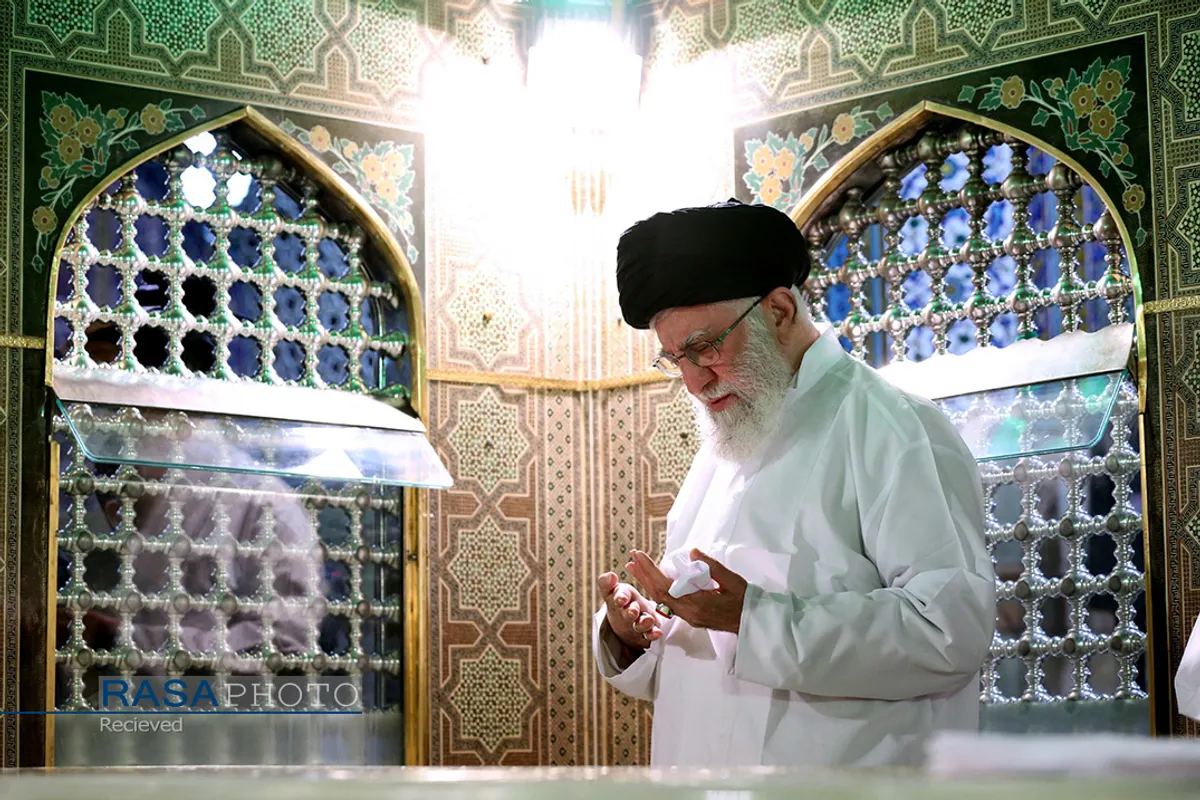 مراسم غبارروبی مضجع شریف حضرت ثامن&zwnj;الحجج حضرت امام رضا علیه&zwnj;السلام با حضور رهبر انقلاب