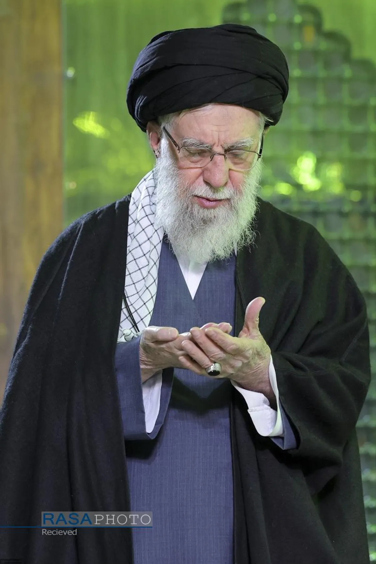 رهبر بزرگ آزادی خواهان جهان حضرت آیت&zwnj;الله&zwnj;العظمی خامنه ای به ملکوت اعلی پیوست