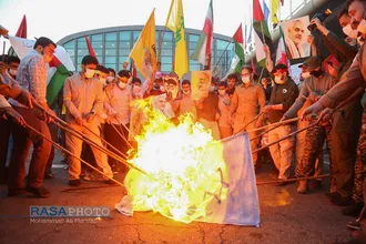 تجمع جمعی از دانشجویان و طلاب در حمایت از مردم مظلوم فلسطین درفرودگاه امام