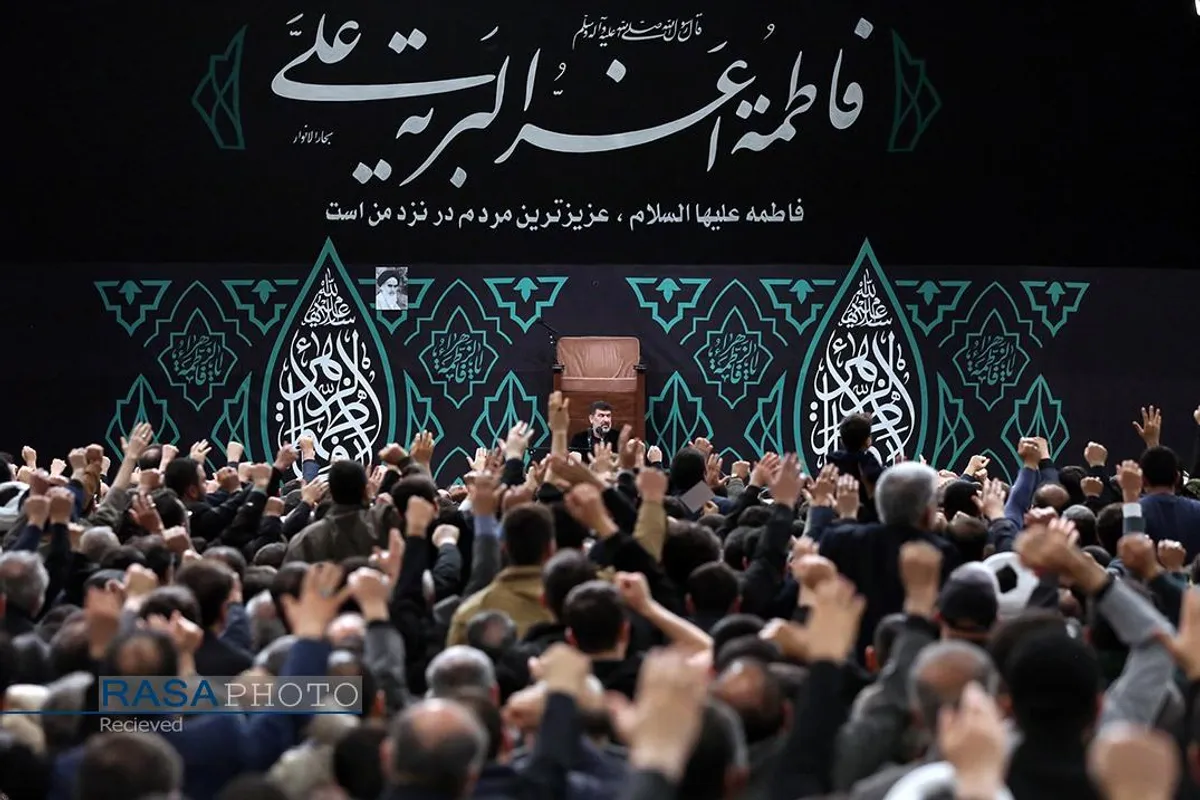 اولین شب مراسم عزاداری شهادت حضرت فاطمه&zwnj;زهرا (سلام&zwnj;الله&zwnj;علیها) در حسینیه امام خمینی (ره)