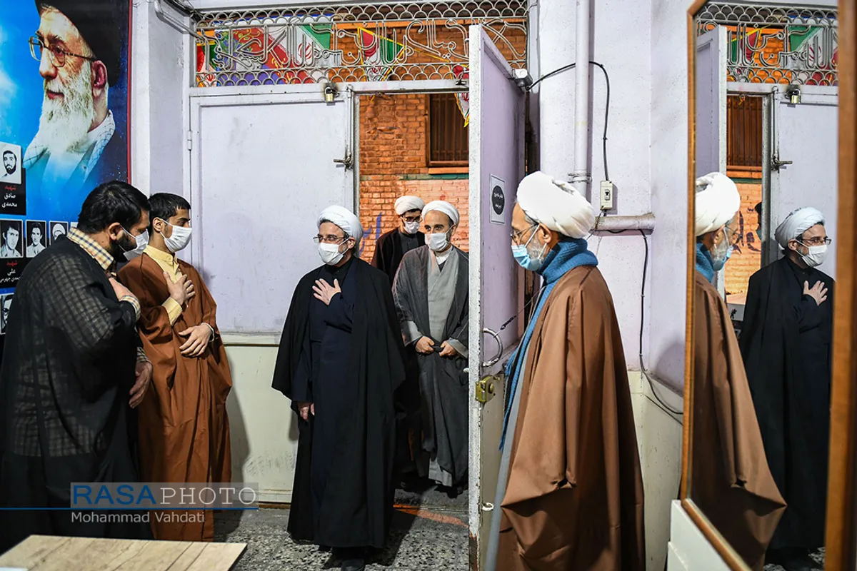 بزرگداشت حضرات آیات یزدی و مصباح یزدی در مدرسه حقانی قم