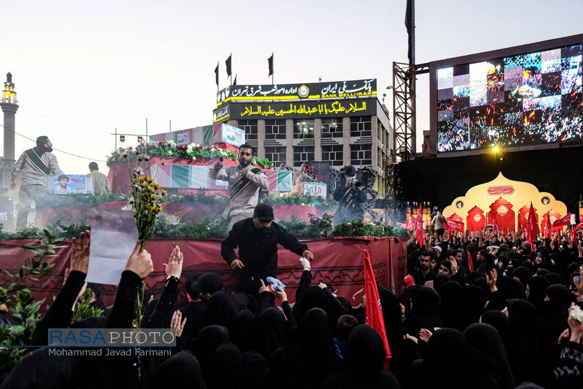 وداع با پیکر شهدا مدافع حرم در میدان امام حسین (ع) تهران