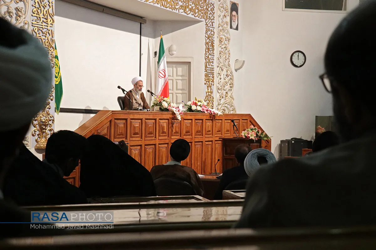 نشست علمی الزامات بیانیه گام دوم انقلاب اسلامی با حضور آیت الله اعرافی