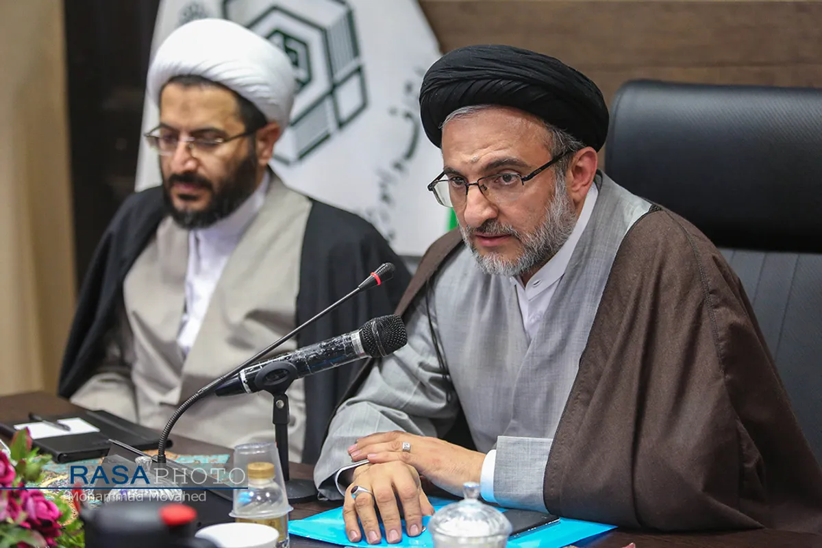 نشست حجت الاسلام خاموشی نماینده، ولی فقیه و ریاست سازمان اوقاف و امور خیریه با خطبا برجسته کشور