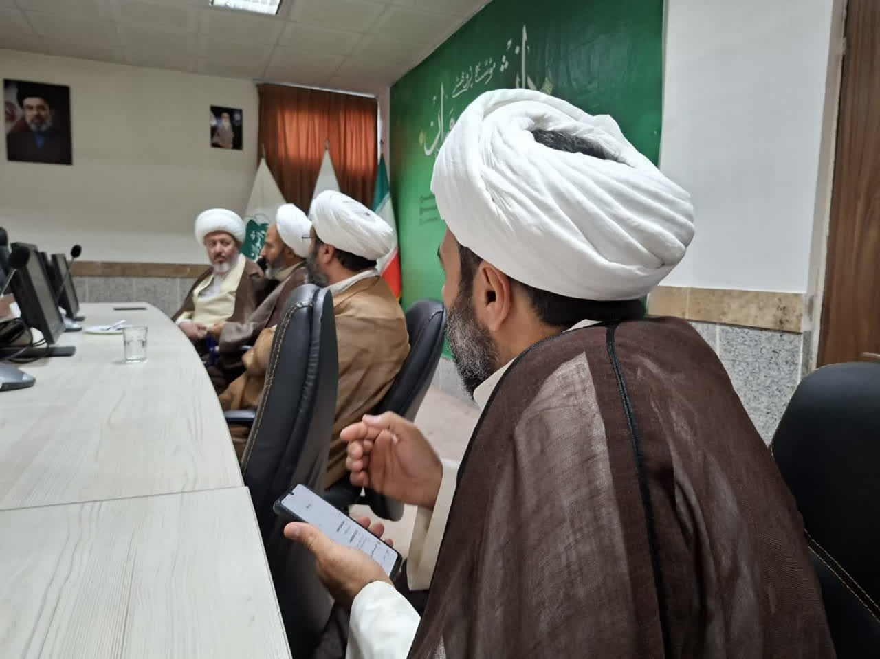 نشست علمی جمعی از اساتید دروس خارج قم و مشهد در مرکز پژوهشی دانشوران نشست علمی جمعی از اساتید دروس خارج قم و مشهد در مرکز پژوهشی دانشوران