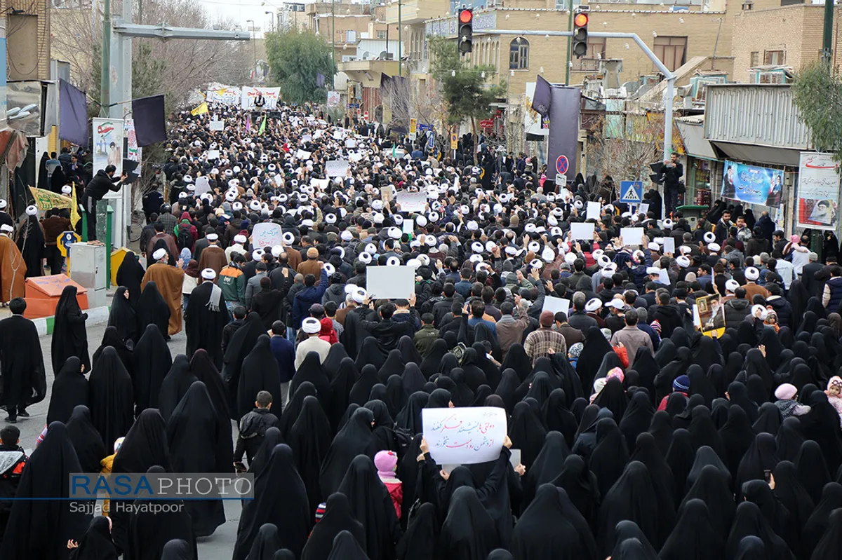 راهپیمایی خودجوش طلاب و بسیجیان قم در پی شهادت حاج قاسم سلیمانی