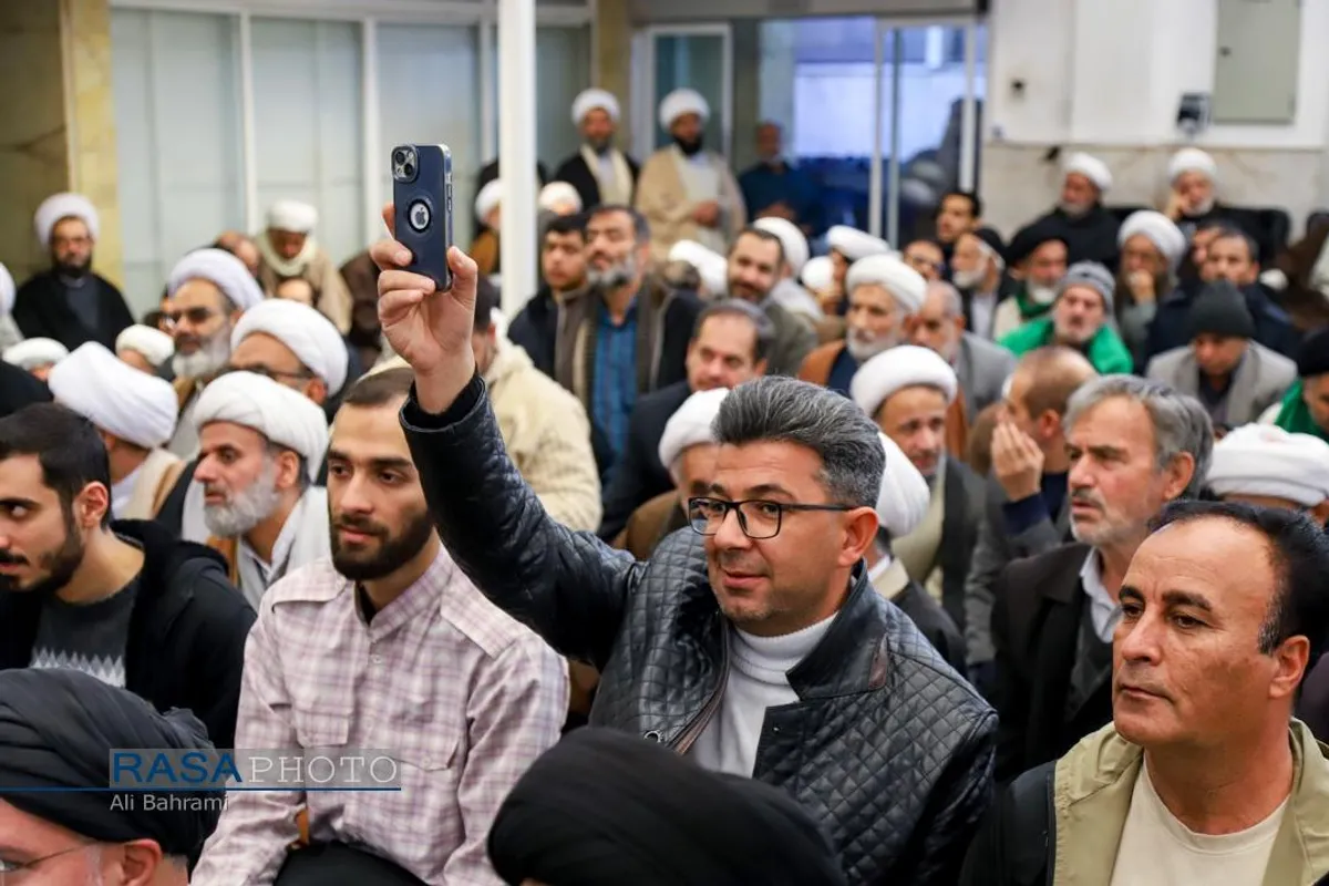 جشن روز مبعث و عمامه&zwnj;گذاری تعدادی از طلاب حوزه علمیه قم در بیوت مراجع تقلید