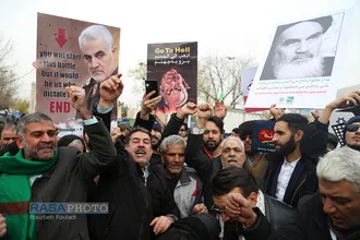 راهپیمایی نمازگزاران تهرانی در حمایت از عزت و اقتدار نظام اسلامی