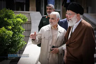 مجموعه&zwnj;ای از عکس&zwnj;های سردار شهید حاج قاسم سلیمانی در کنار رهبر معظم انقلاب