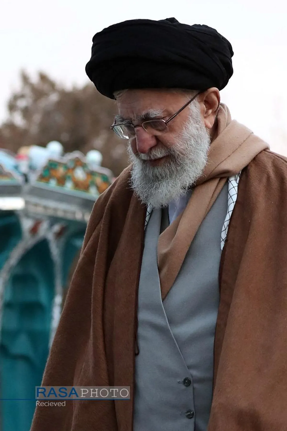 حضور مقام معظم رهبری در مرقد مطهر امام راحل (ره) و گلزار شهدای بهشت زهرا (سلام&zwnj;الله&zwnj;علیها)